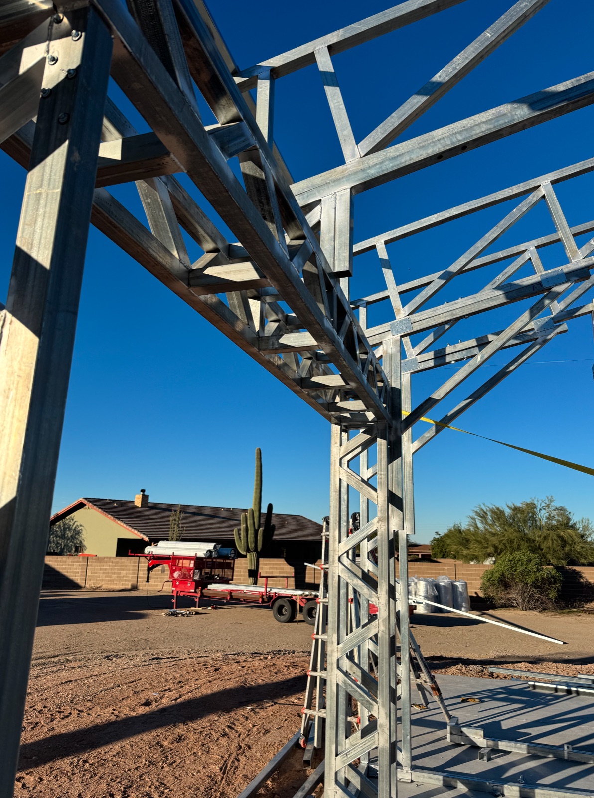 50×80×10 building with lean-to