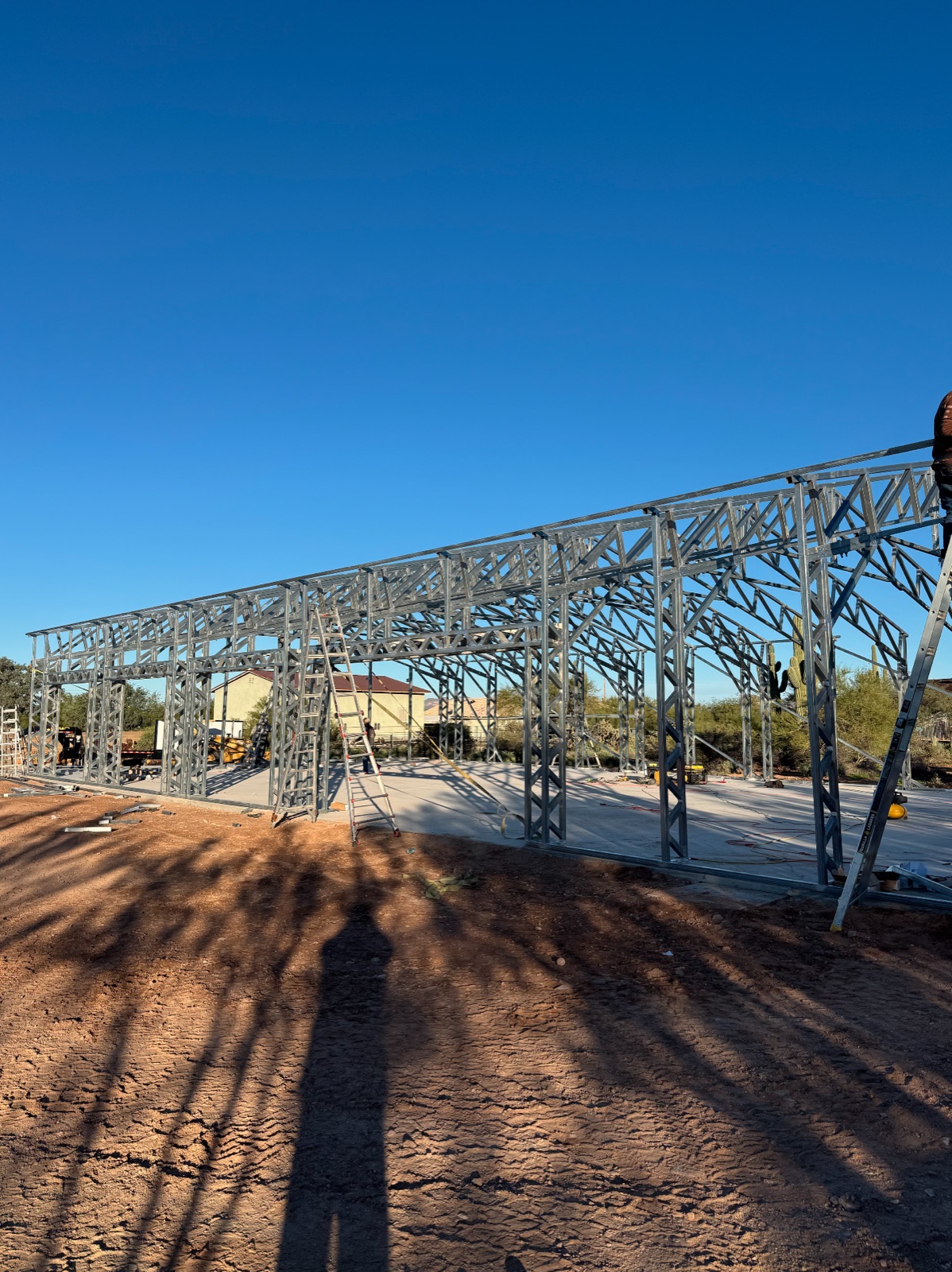 50×80×10 building with lean-to